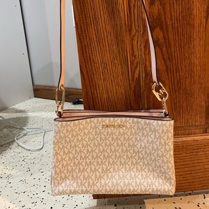 Micheal Kors. Pink and Gold. Medium size.